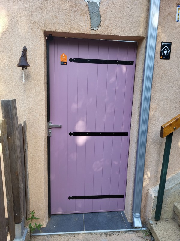 Mise en place de volets battants aluminium à la londe.