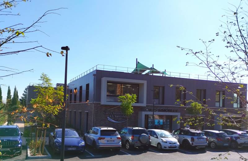 Fabrication et pose de menuiseries ALUMINIUM et PVC sur un parc tertiaire à CUERS.