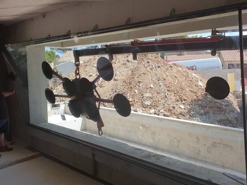 Mise en place d'un vitrage très grande dimension à la Seyne sur Mer