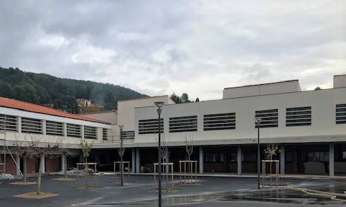 Installation de MENUISERIES ALUMINIUM et BRISES SOLEIL dans un collège du VAR