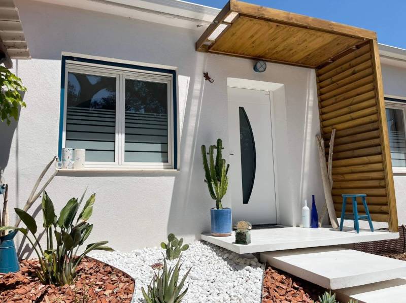 Réalisation d'une porte d'entrée aluminium à LA CRAU