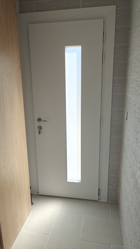 Pose d'une porte d'entrée aluminium isolante à Solliès-Pont