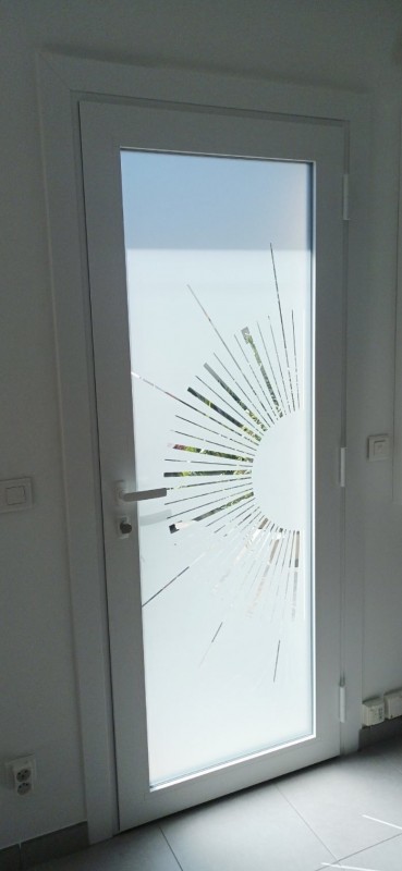 Porte d’entrée aluminium grand vitrage installée à Sollies Pont dans le var