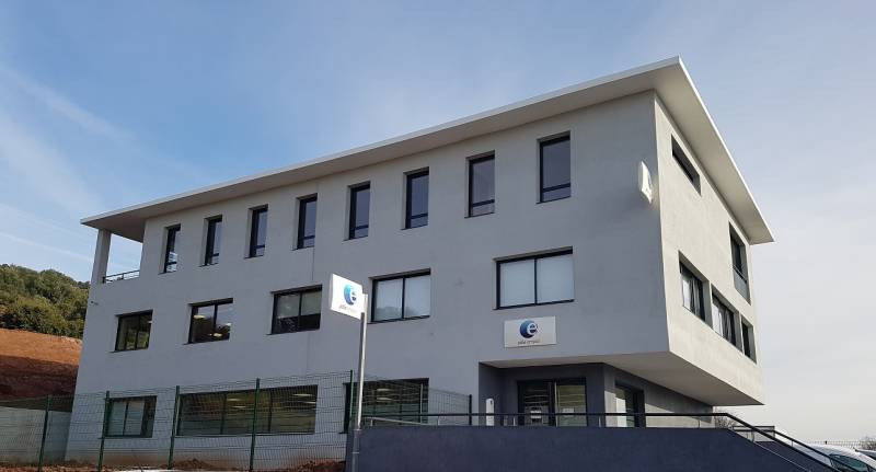 Fabrication et pose de l'ensemble des fermetures d'un ensemble administratif à Toulon