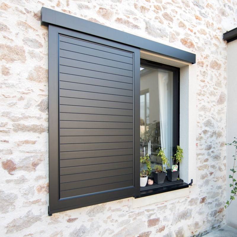 Installation de volets coulissants ou bati rénovation sur mesure dans le VAR