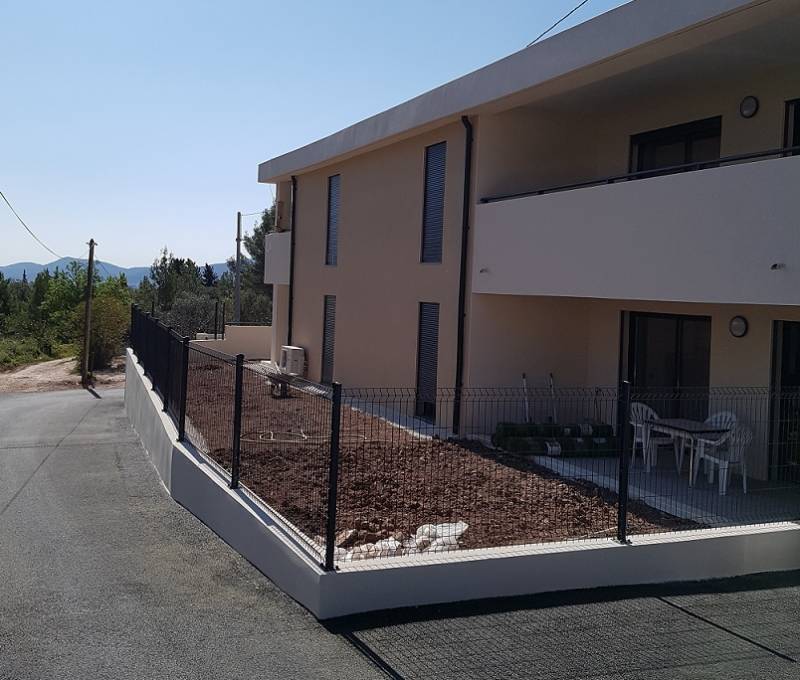 Installation de menuiseries aluminium et volets roulants sur une ensemble collectif à Toulon